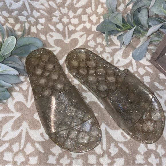 Simple plastic sandals - Picture 3 of 3